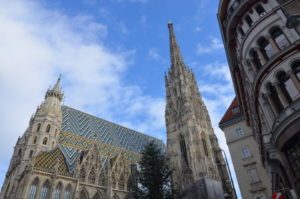 Hier findest du Wien Reisetipps zu Anreise, Nahverkehr, Unterkünften, Sehenswürdigkeiten wie dem Stephansdom und mehr!