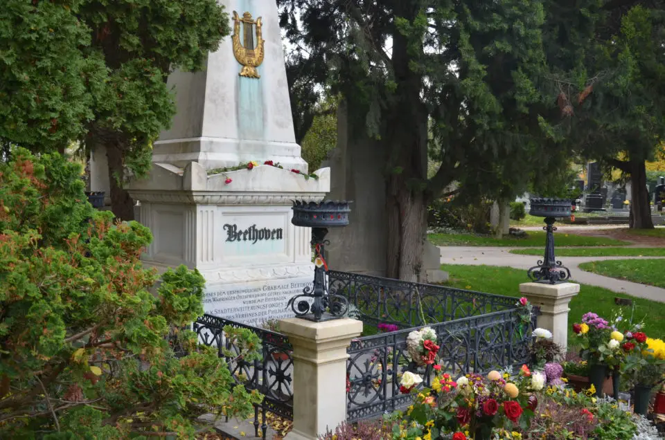 Bei einem Rundgang über den Zentralfriedhof sollte auch Beethovens Grab angesteuert werden.