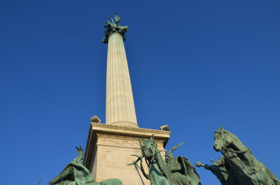 Zu den Budapest Sehenswürdigkeiten am Heldenplatz zählt das Millenniumsdenkmal.