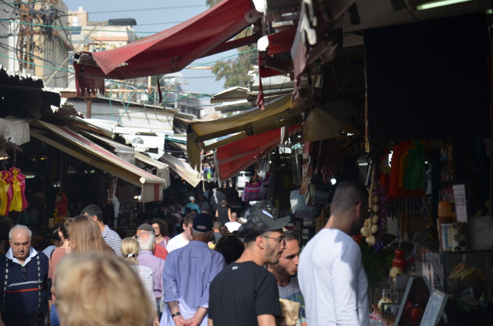 In meinen Tel Aviv Tipps gehe ich auch auf Angebote für Stadtführungen wie z. B. über den Carmel Market ein.