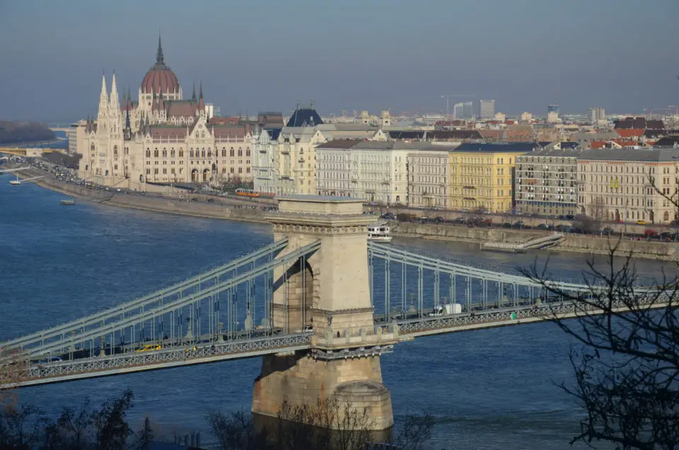 Praktische Budapest Reisetipps rund um die Kettenbrücke findest du in diesem Artikel.