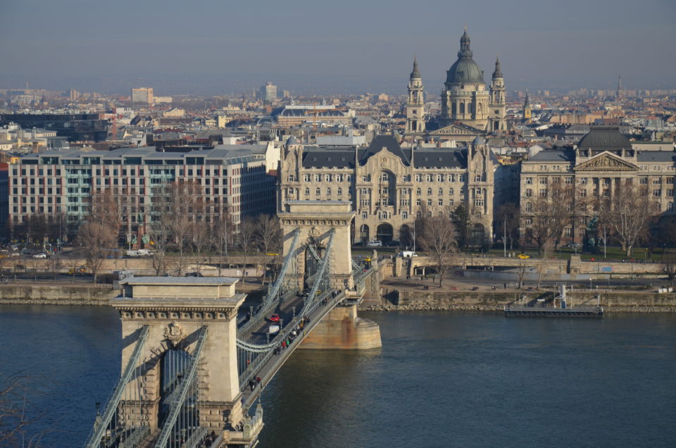 In den Budapest Tipps und Tricks muss auch die Budapest Card als Spartipp genannt werden, um die Stadt um die Kettenbrücke vergünstigt zu erkunden.