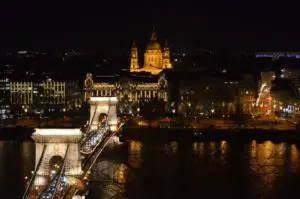 In meinen Budapest Reisetipps und Tricks findest du die wichtigsten Infos für deine Erkundungen rund um die Kettenbrücke.