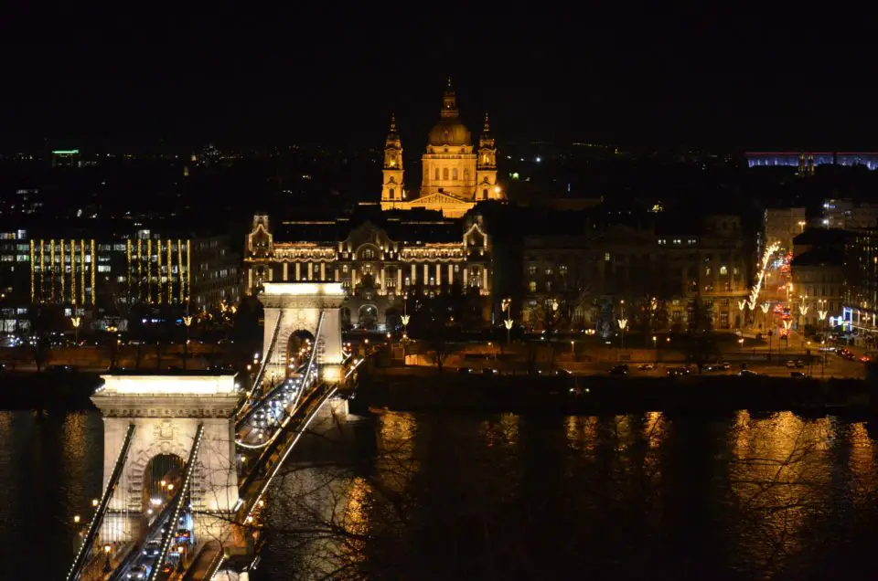 In meinen Budapest Reisetipps und Tricks findest du die wichtigsten Infos für deine Erkundungen rund um die Kettenbrücke.