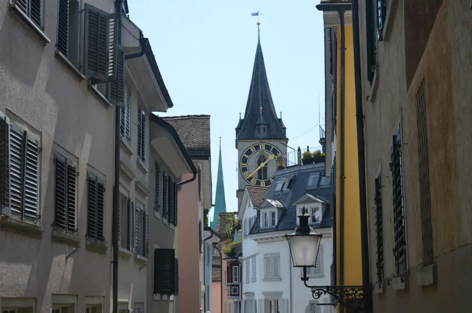 Den ein oder anderen Zürich Hoteltipp für die Altstadt rund um St. Peter findest du in meinem Artikel.