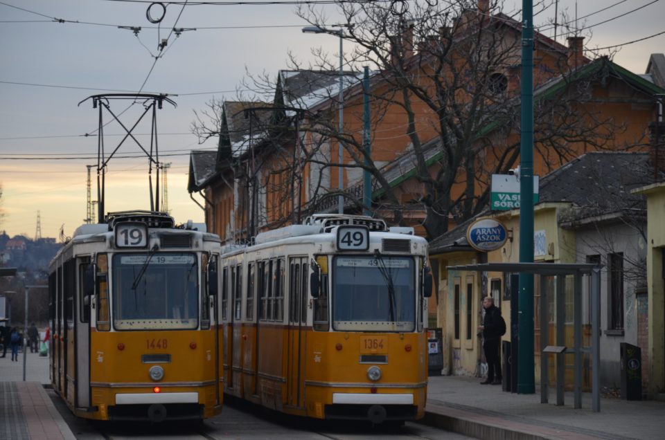 Budapest Reisetipps müssen auch Hinweise zu den charmanten Straßenbahnen enthalten.