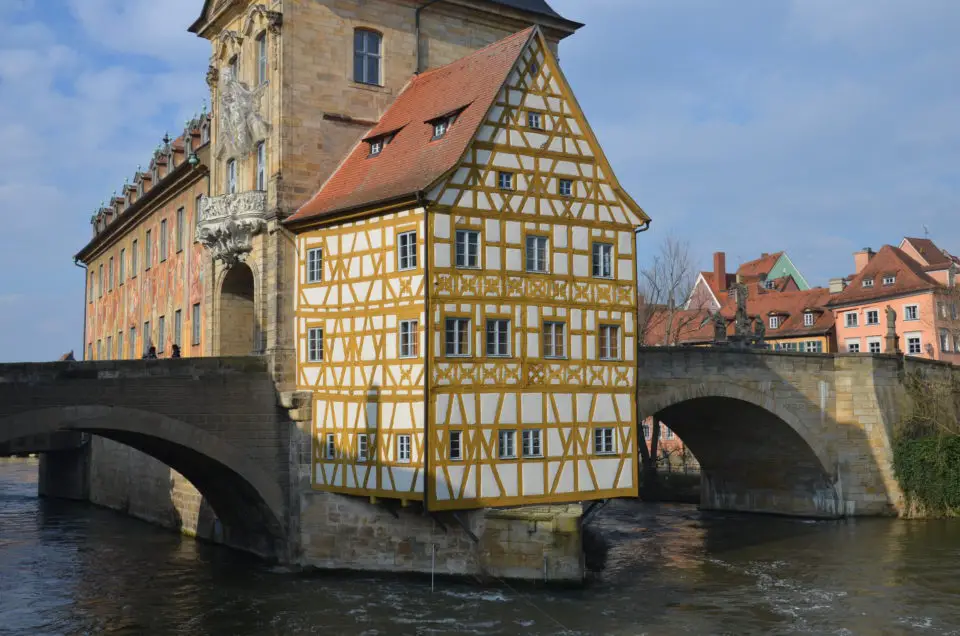 Die wohl berühmteste unter den Bamberg Sehenswürdigkeiten ist das Alte Rathaus.