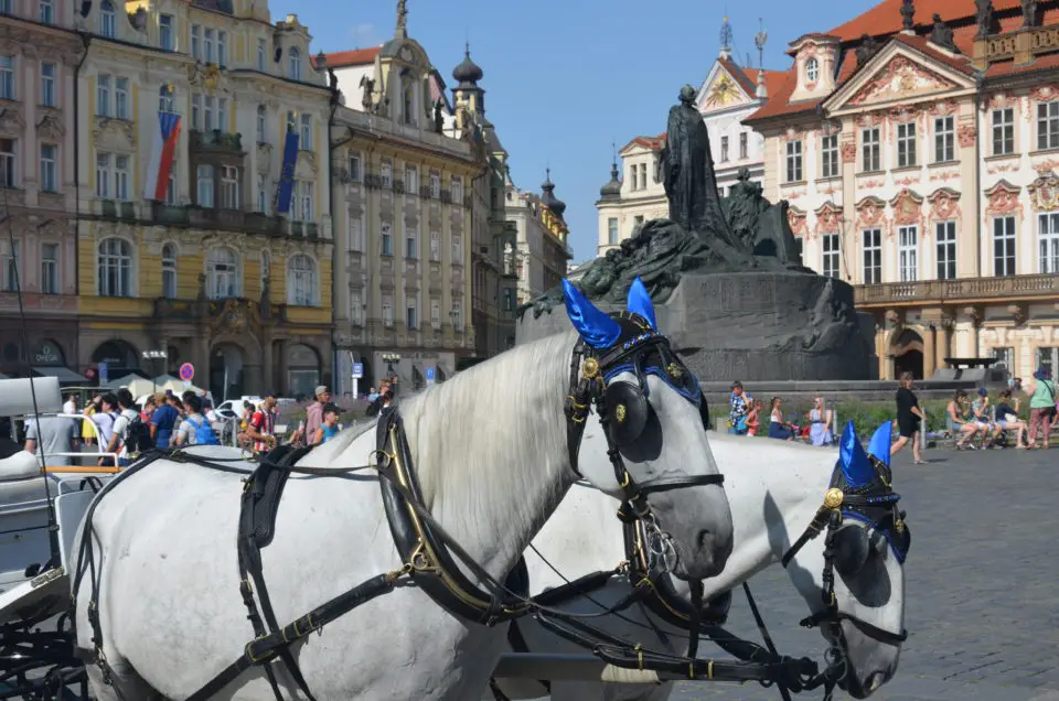 Viele Stadtführungen in Prag starten am zentral in der Altstadt gelegenen Altstädter Ring.