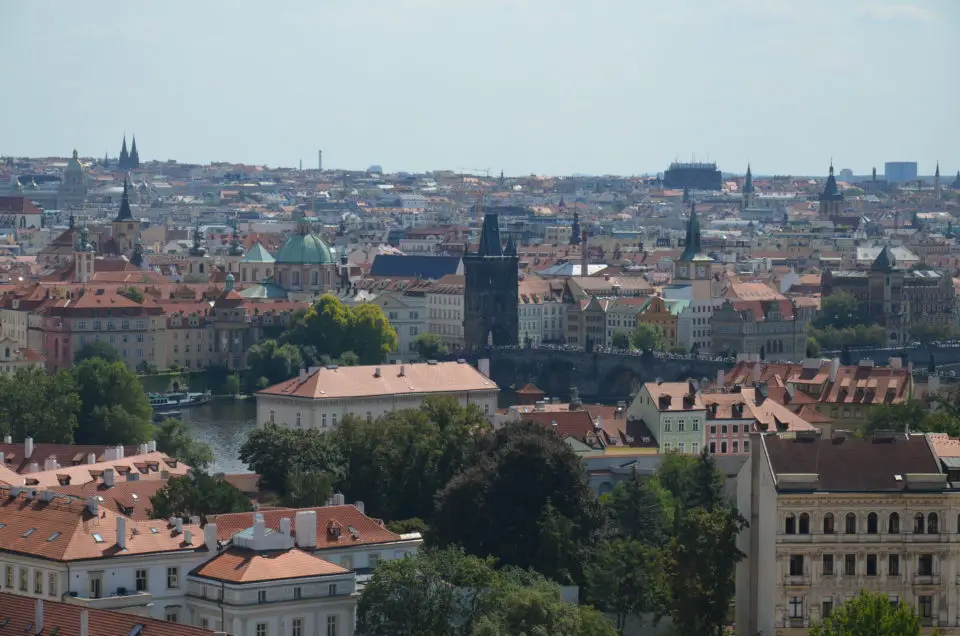 Prag Stadtführungen sollten dich nicht nur zur durch die Innenstadt, sondern auch zu weiter außerhalb gelegenen Orten führen.