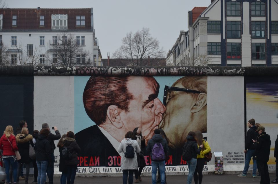 Alternative Stadtführungen in Berlin führen häufig zu weniger bekannten Street Art-Spots als die Eastside Gallery.