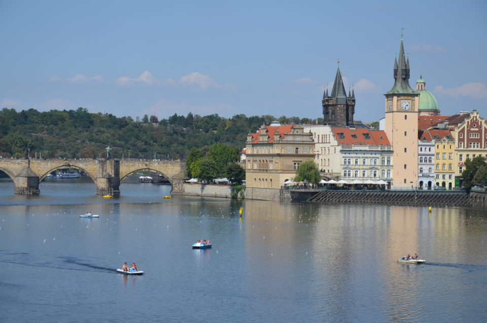 Besonders lohnenswerte Prag Unternehmungen sind Bootsfahrten auf der Moldau.