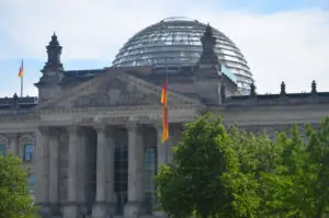 Viele der Berlin Stadtführungen und Berlin Unternehmungen führen dich zum Reichstag.