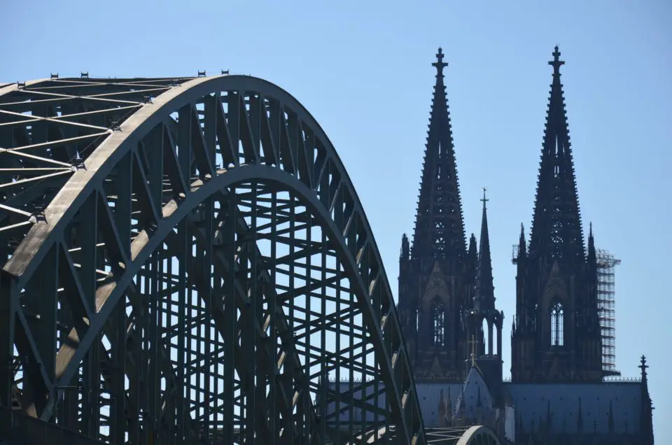Die bekannteste unter den Sehenswürdigkeiten in Köln ist eindeutig der Dom.