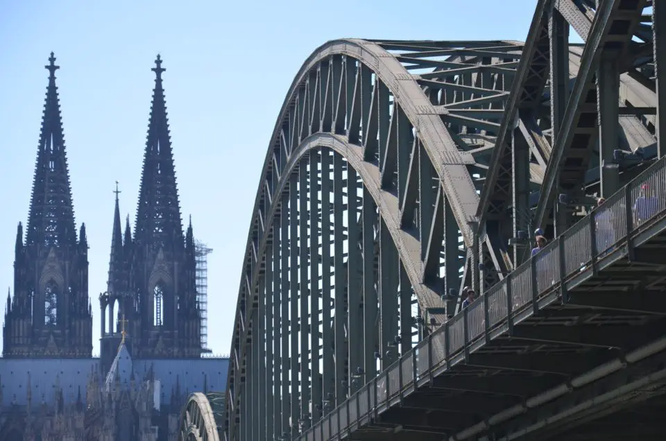 Die meisten Köln Stadtführungen konzentrieren sich auf die Attraktionen rund um den Dom.