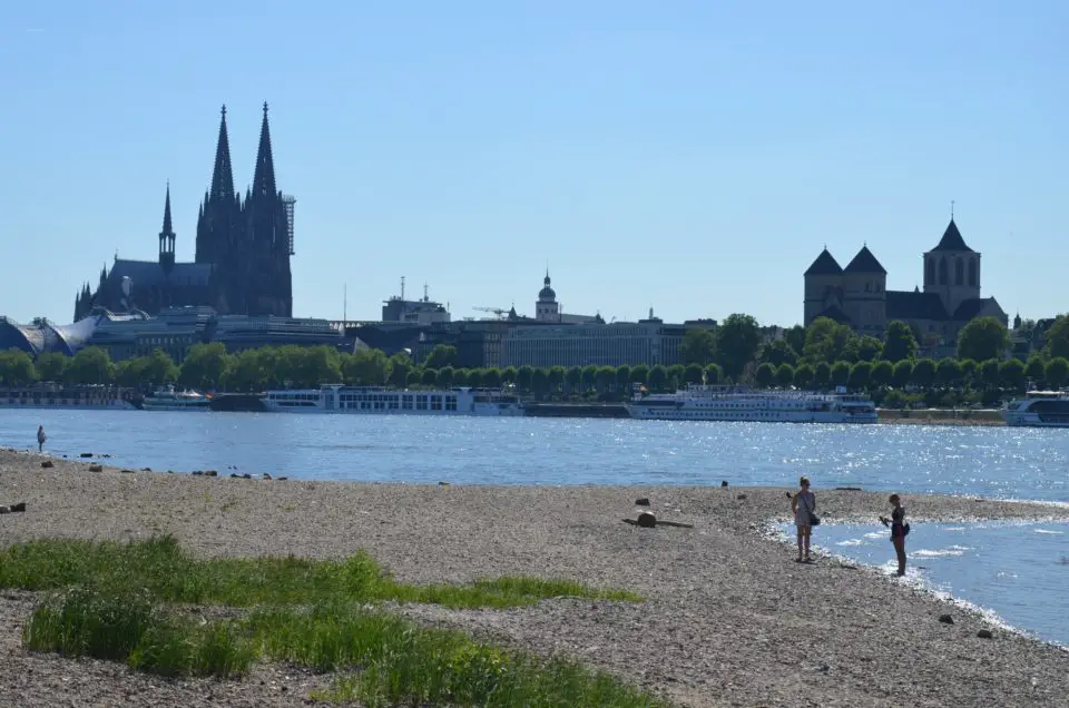 Bei meinen Köln Tipps findest du Infos zu empfehlenswerten Stadtführungen und Touren entlang des Rheins in Köln.