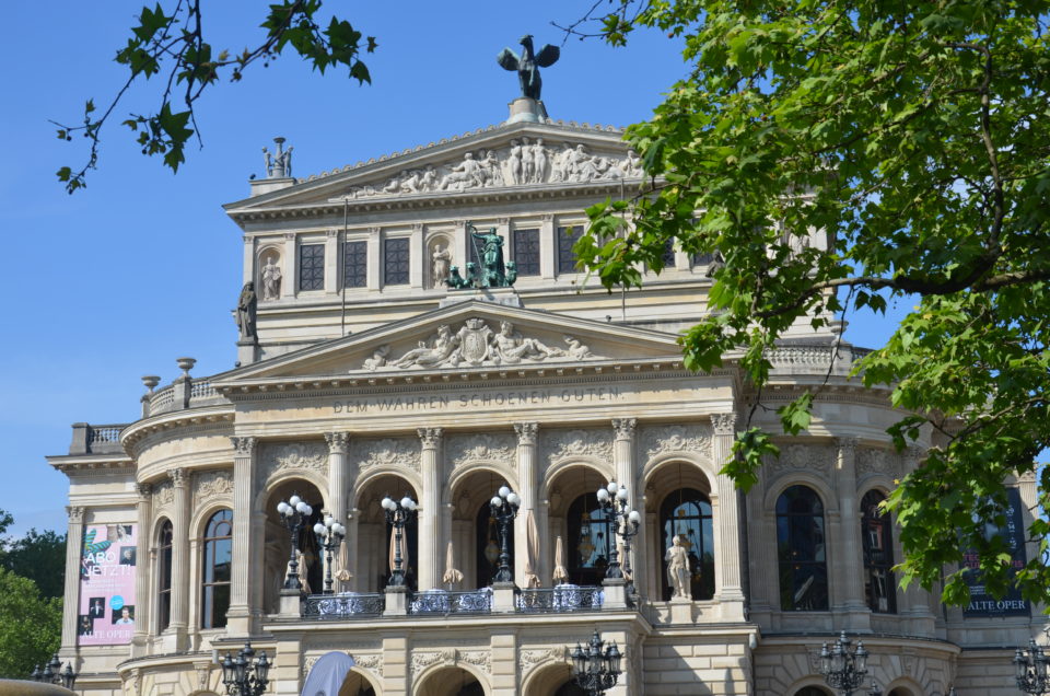 Zu den schönsten Frankfurt Sehenswürdigkeiten zählt die Alte Oper