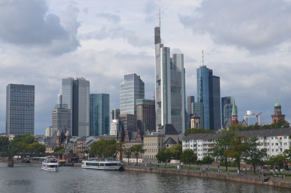 Unter den besten Frankfurt Unternehmungen bzw. Stadtführungen müssen auch die Bootsfahrten auf dem Main genannt werden.