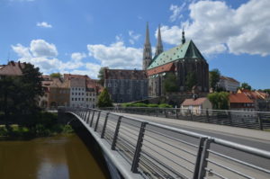 Görlitz Tipps: Dein Görlitz Sehenswürdigkeiten Rundgang sollte dich an der Peterskirche und Altstadtbrücke vorbeiführen.