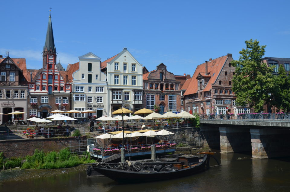 Zu den Lüneburg Sehenswürdigkeiten muss unbedingt der Stintmarkt gezählt werden.