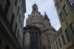 Hier folgen die besten Dresden Stadtführungen & Unternehmungen rund um die Frauenkirche.