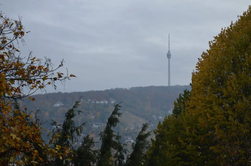 Stuttgart Reisetipps zu Fernsehturm und Co. findest du auch in Reiseführern.