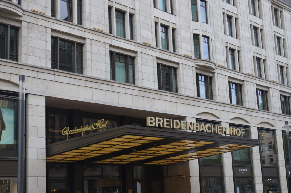 Zu Düsseldorf Reisetipps gehören auch Infos zu guten Hotels wie dem Breidenbacher Hof.