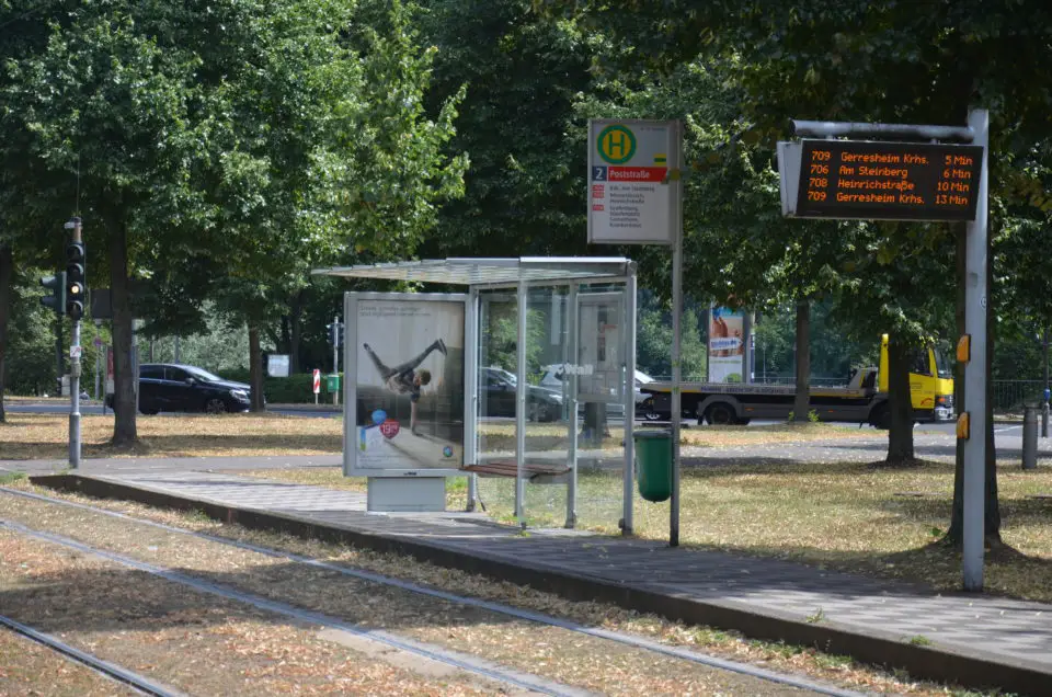Düsseldorf Reisetipps müssen auch Hinweise zum Nutzen des Nahverkehrssystems beinhalten.