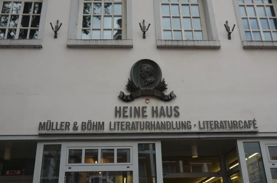 Zu den Düsseldorf Sehenswürdigkeiten in der Altstadt gehört das Heine Haus.