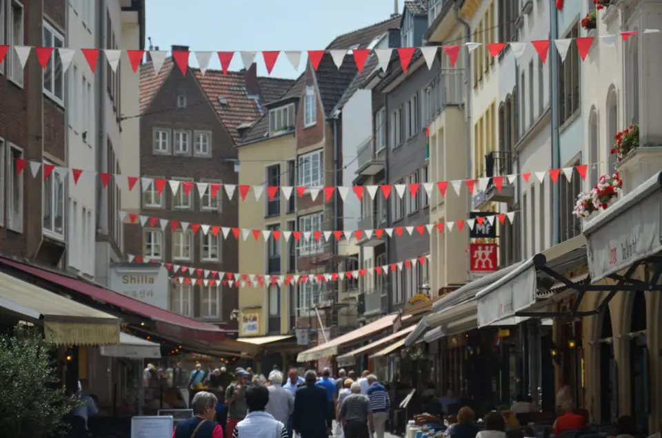 In den Düsseldorf Reisetipps liste ich dir auch die wichtigsten Sehenswürdigkeiten in der Altstadt auf.