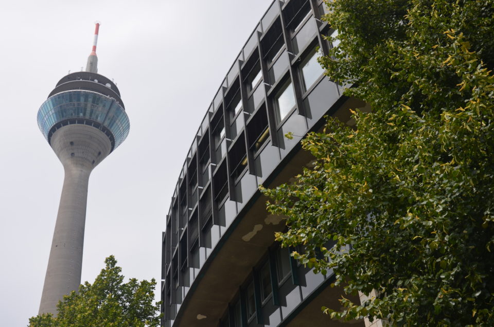 Eine der bekanntesten Düsseldorf Sehenswürdigkeiten ist der Rheinturm.
