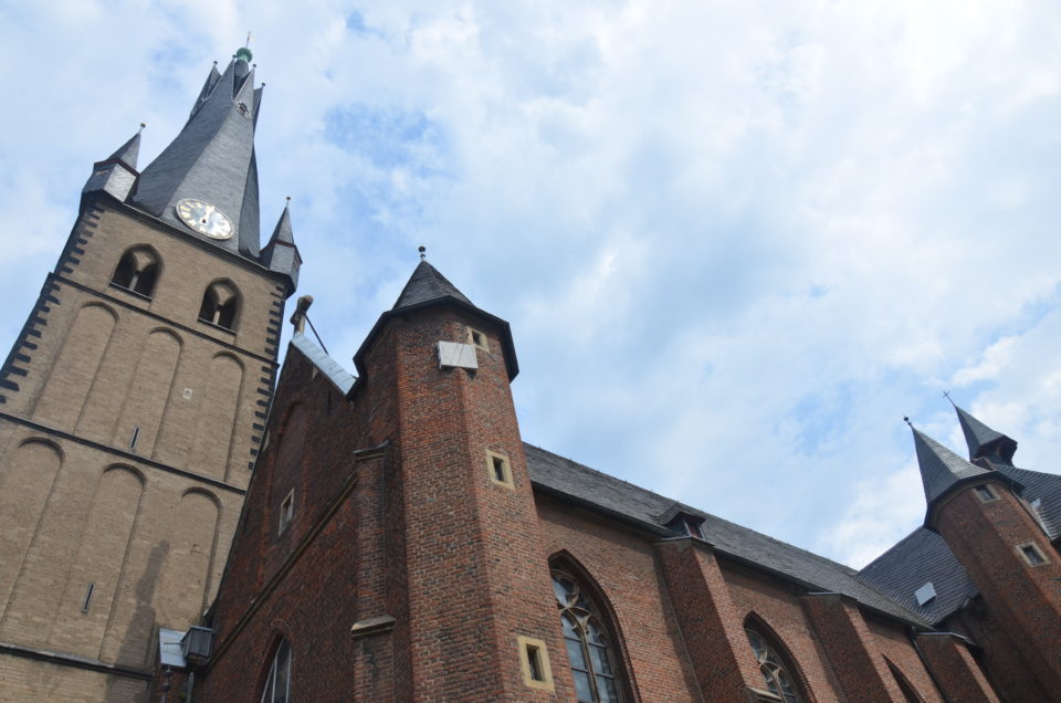 Im Düsseldorf Sehenswürdigkeiten Rundgang ist St. Lambertus eine der wichtigsten Stationen.