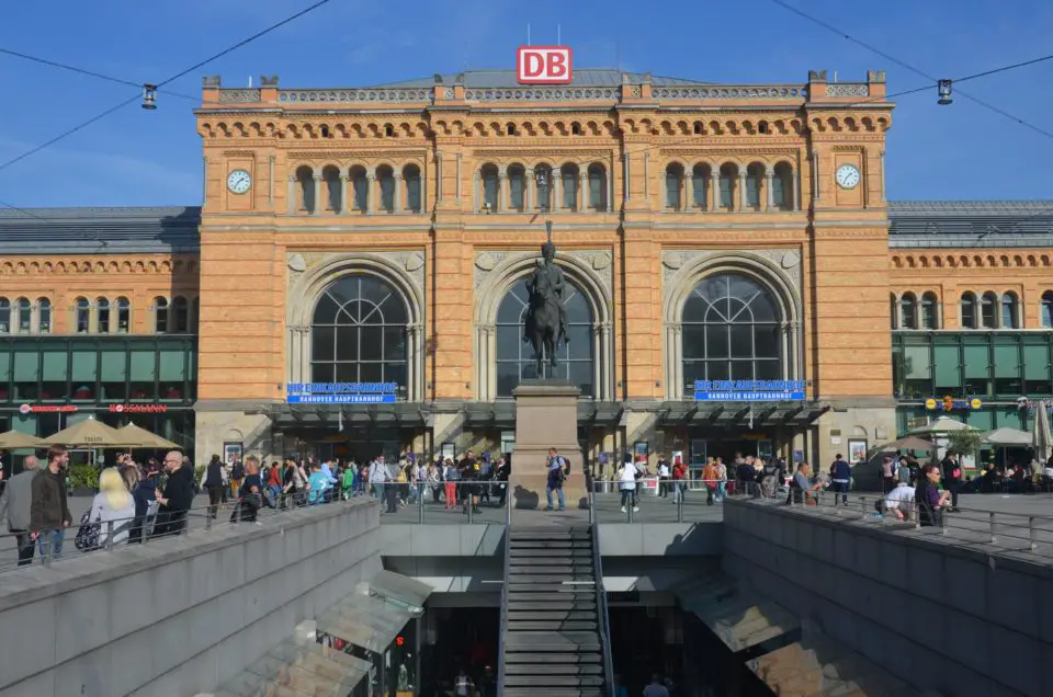 Zu den Hannover Tipps gehören auch Hinweise zu günstigen Bahntickets für die Anreise über den Hauptbahnhof.