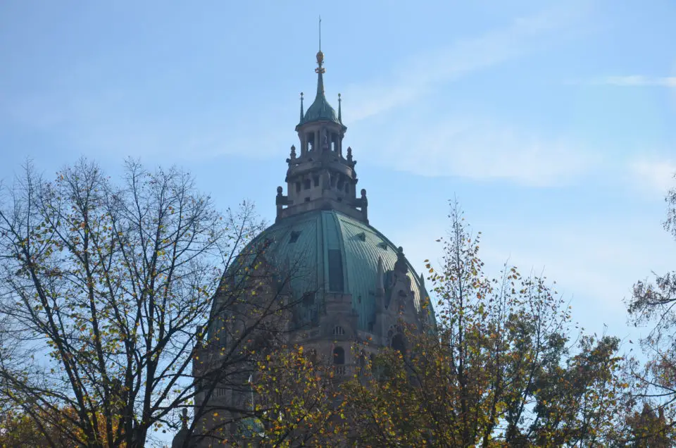In meinen Hannover Tipps nenne ich dir auch gute Reiseführer mit Infos zur Stadt rund um das Neue Rathaus.