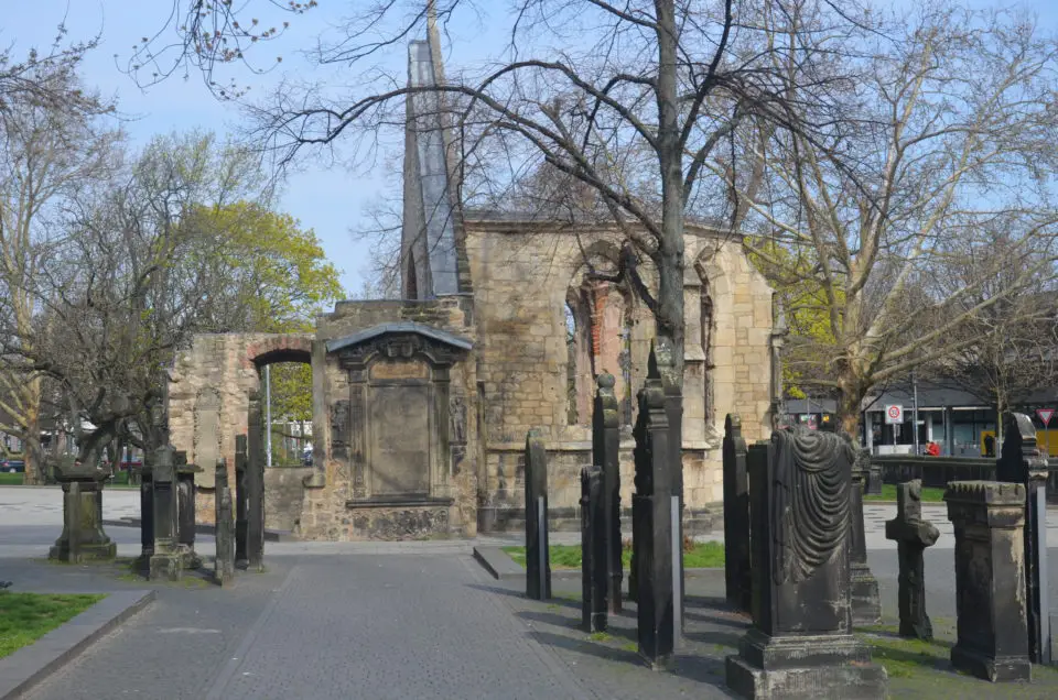 Zu den Hannover Insider Tipps gehören auch Friedhöfe wie der Sankt Nikolai Friedhof.