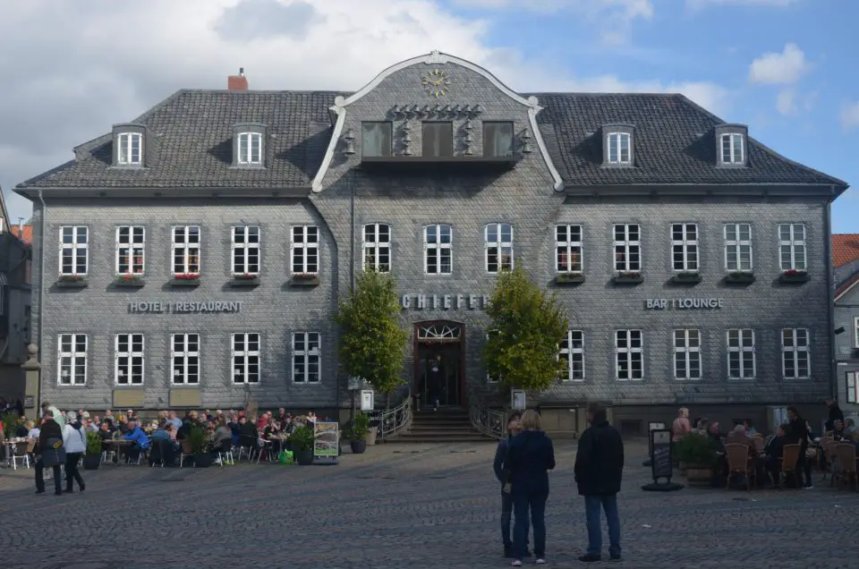 Zu den Goslar Tipps gehört das Glockenspiel am Kaiserringhaus.