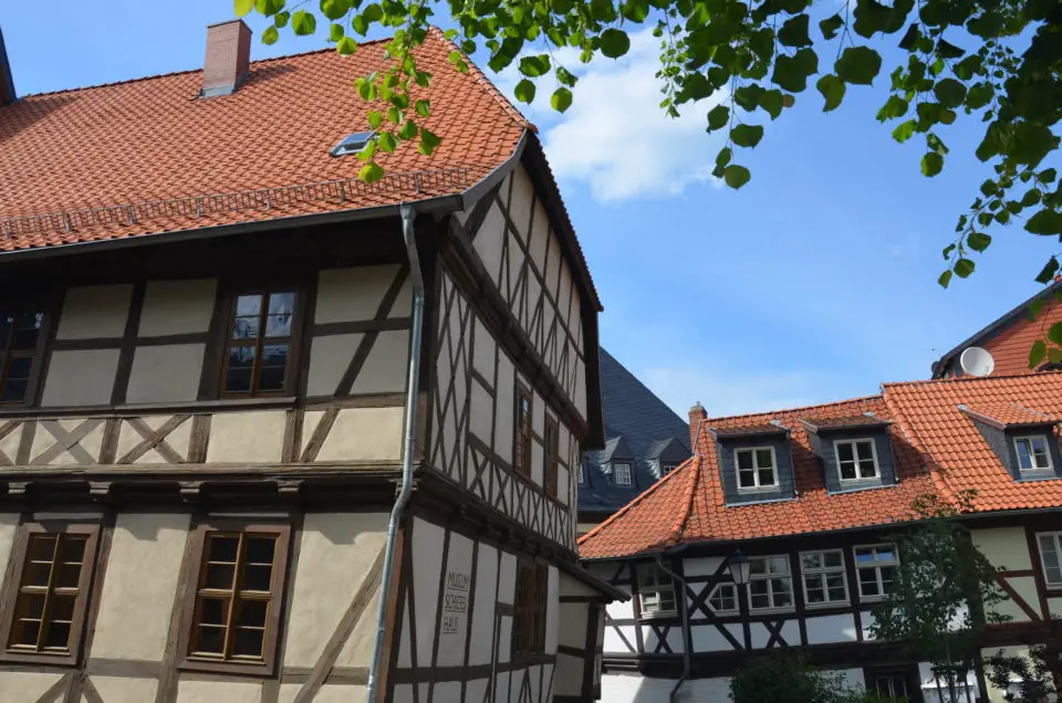 Eine der Sehenswürdigkeiten in Wernigerode ist das Schiefe Haus.