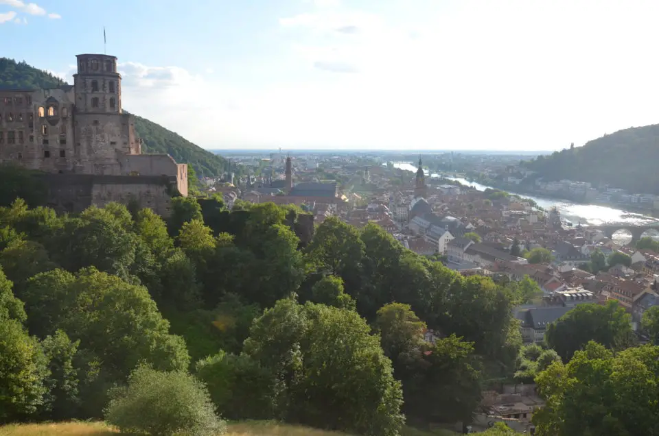 Zu den Heidelberg Insider Tipps und Geheimtipps zählen zahlreiche Ausblicke aus den Bergen auf die Altstadt.