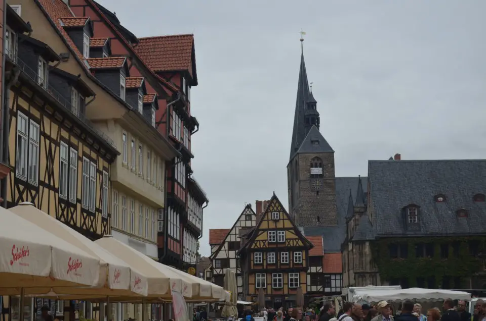 Für einen Quedlinburg Sehenswürdigkeiten Rundgang ist der Marktplatz ein guter Startpunkt.