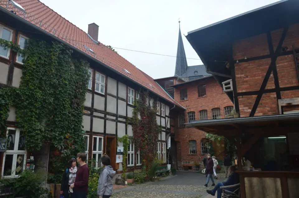 Zu den schönen Läden in Quedlinburg gehören auch die beim Kunst- und Handwerkermarkt.