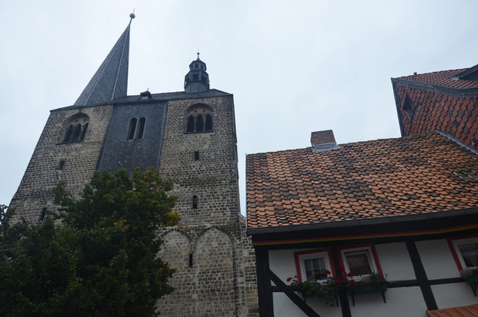 Fürs Aufspüren von Quedlinburg Insider Tipps rund um die Marktkirche solltest du auch in Reiseführer schauen.