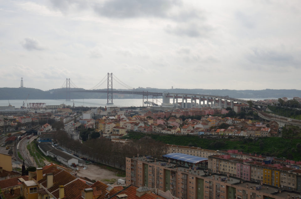 Als Lissabon Viertel Empfehlung ist unter Hoteltipps auch Estrela unweit der Ponte 25 de Abril zu nennen.