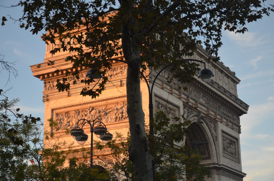 Bei Paris Hoteltipps zu Clichy ist zu erwähnen, dass Sehenswürdigkeiten wie der Arc de Triomphe zügig per Metro erreichbar sind.