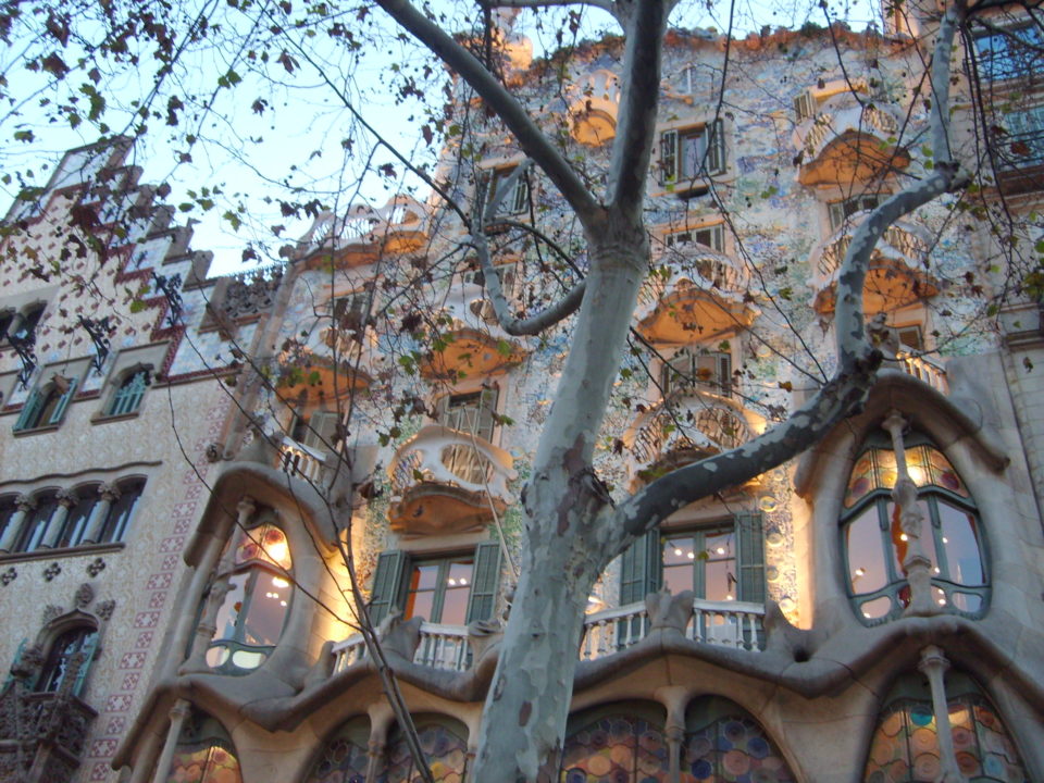 Bei Barcelona Hotel Tipps ist Eixample rund um Casa Batllo und Co. zu nennen.