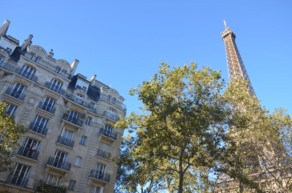 Zu Paris Reisetipps und Tricks für einen Kurztrip gehören u. a. Infos zum Besuch des Eiffelturms.