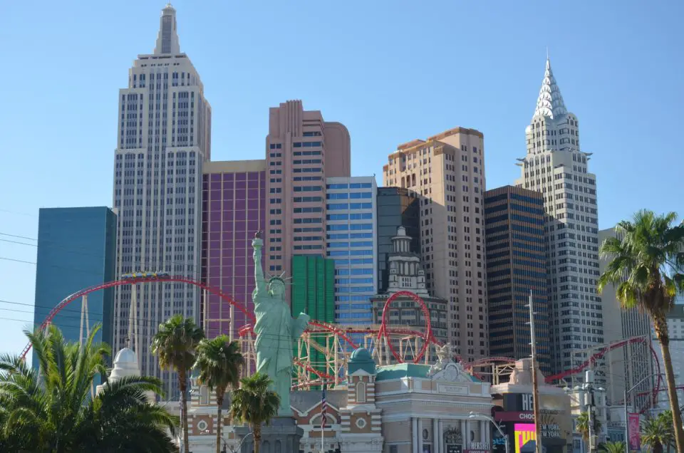 Zum Übernachten in Las Vegas drängen sich die Hotels am Strip wie das New York New York auf.