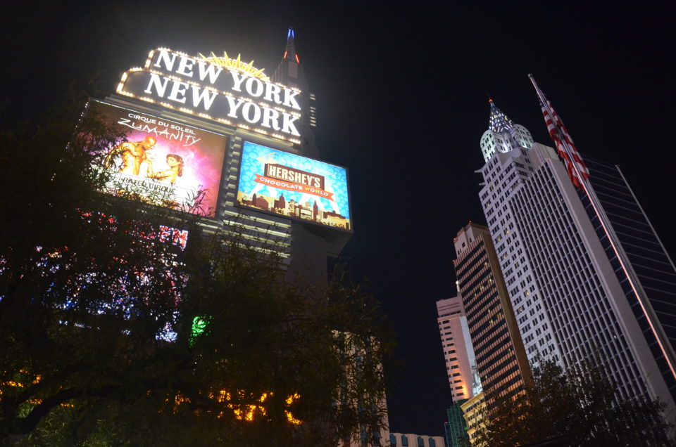Zum Übernachten in Las Vegas am Strip drängt sich das New York New York auf.