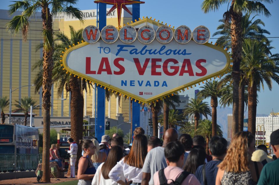 Zum Übernachten bietet sich die Gegend beim Welcome to Fabulous Las Vegas-Schild an.