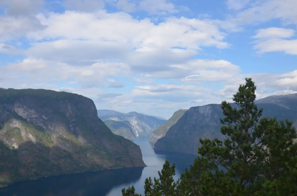 Meine Norwegen Rundreise führte zum Stegastein am Aurlandsfjord.