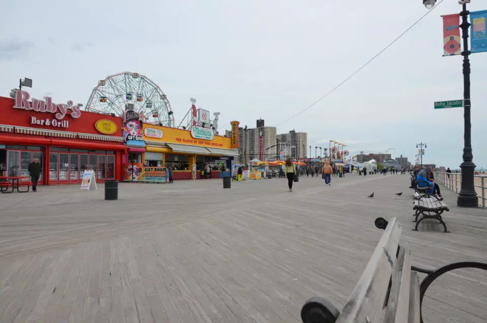 Zu New York Insider Tipps gehört Coney Island Beach.