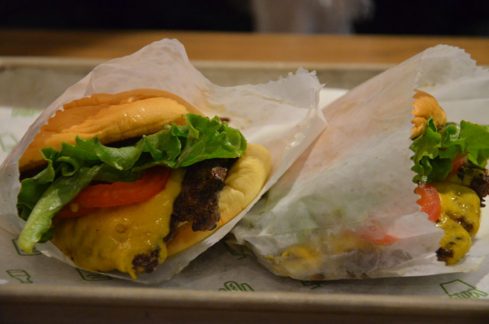 Für New York Insider Tipps sind die Burger von Shake Shack fast zu bekannt.